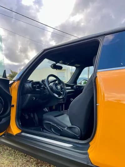 Vendo MINI Cooper 2014 - 12900 EUR, 215000 km - AUTO.MOTO.pt