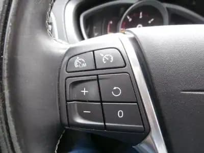 Vendo Volvo V40 2017 - 16800 EUR, 170641 km - AUTO.MOTO.pt