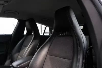 Vendo Mercedes-Benz CLA 180 2015 - 15900 EUR, 242000 km - AUTO.MOTO.pt