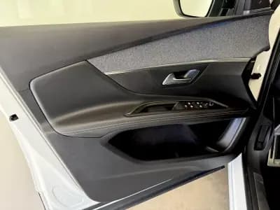 Sell Peugeot 3008 2018 - 20000 EUR, 163500 km - AUTO.MOTO.pt