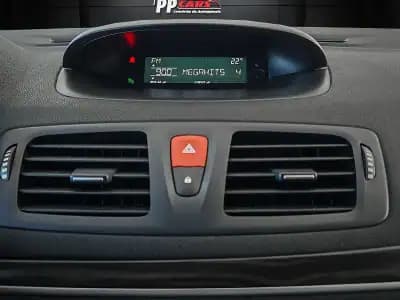 Vendo Renault Mégane Sport Tourer 2009 - 10450 EUR, 160000 km - AUTO.MOTO.pt