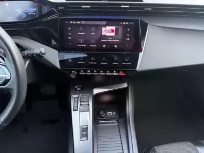 Vendo Peugeot 308 2022 - 21999 EUR, 128000 km - AUTO.MOTO.pt