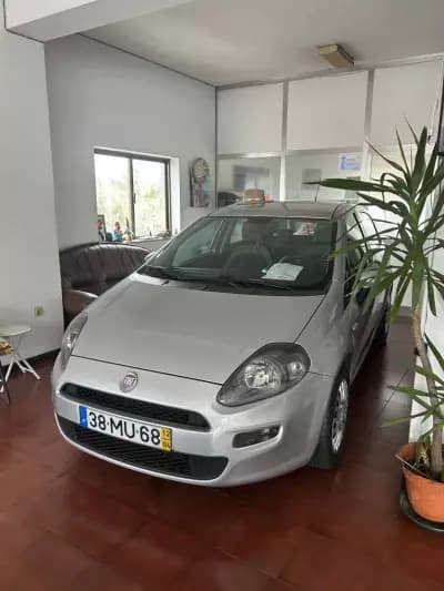 Sell Fiat Punto 2012 - 7990 EUR, 201200 km - AUTO.MOTO.pt