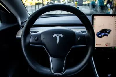 Vendo Tesla Model 3 2020 - 29750 EUR, 73831 km - AUTO.MOTO.pt