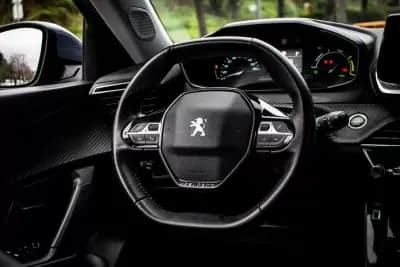 Vendo Peugeot e-2008 2021 - 20850 EUR, 59500 km - AUTO.MOTO.pt