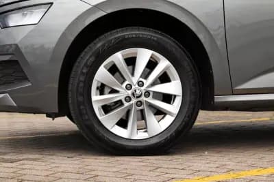 Vendo Skoda Kamiq 2023 - 17900 EUR, 77340 km - AUTO.MOTO.pt