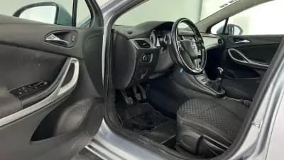 Vendo Opel Astra Sports Tourer 2017 - 8999 EUR, 120000 km - AUTO.MOTO.pt