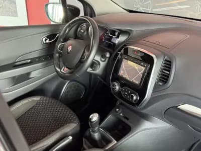 Vendo Renault Captur 2017 - 15990 EUR, 80345 km - AUTO.MOTO.pt
