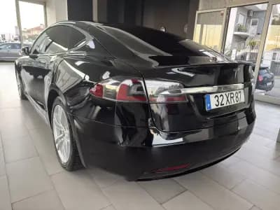 Vendo Tesla Model S 2019 - 27990 EUR, 181940 km - AUTO.MOTO.pt