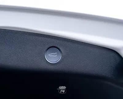 Vendo Tesla Model 3 2022 - 32990 EUR, 121900 km - AUTO.MOTO.pt