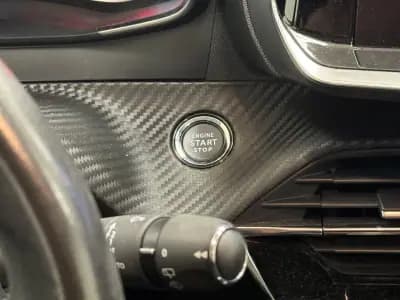 Vendo Peugeot 208 2020 - 13890 EUR, 63000 km - AUTO.MOTO.pt