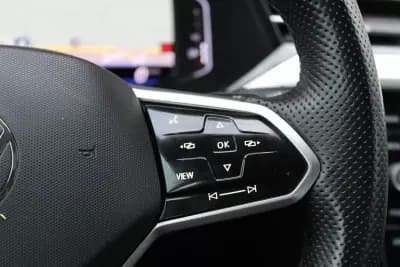 Vendo Volkswagen Arteon 2021 - 25990 EUR, 155000 km - AUTO.MOTO.pt