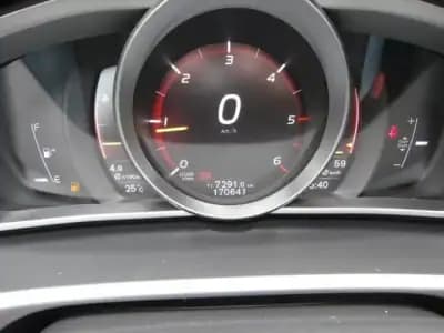 Vendo Volvo V40 2017 - 16800 EUR, 170641 km - AUTO.MOTO.pt