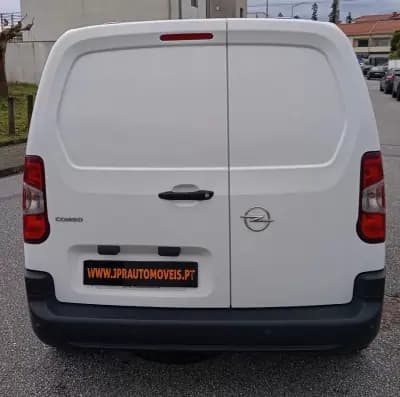 Vendo Opel Combo 2022 - 11990 EUR, 140600 km - AUTO.MOTO.pt
