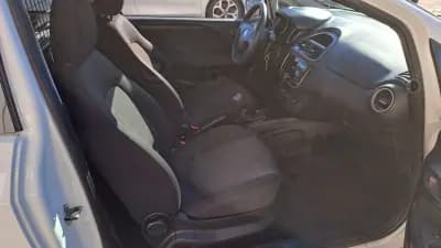 Vendo Fiat Punto 2015 - 5900 EUR, 278912 km - AUTO.MOTO.pt