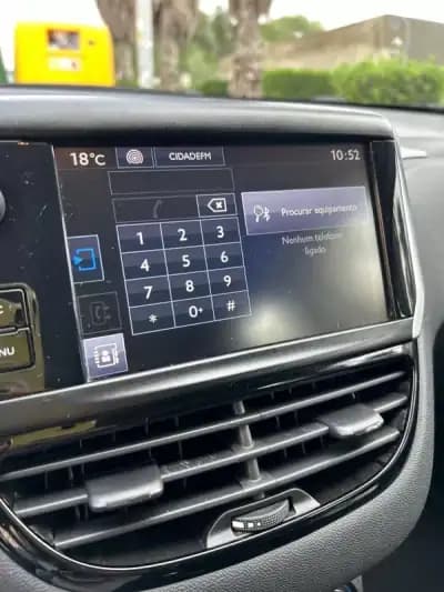 Vendo Peugeot 208 2017 - 9980 EUR, 129000 km - AUTO.MOTO.pt