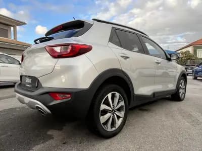 Vendo Kia Stonic 2022 - 13750 EUR, 81000 km - AUTO.MOTO.pt