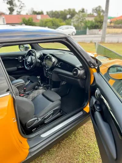 Vendo MINI Cooper 2014 - 12900 EUR, 215000 km - AUTO.MOTO.pt