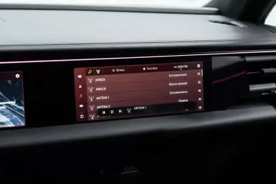 Vendo Porsche Macan 2025 - 88950 EUR, 14000 km - AUTO.MOTO.pt