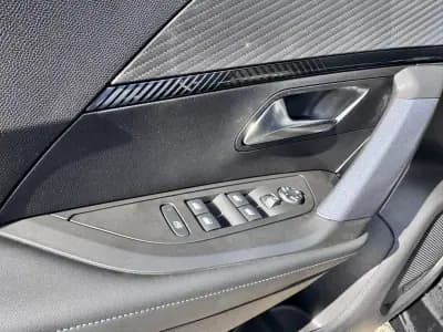 Vendo Peugeot e-2008 2020 - 20990 EUR, 18000 km - AUTO.MOTO.pt