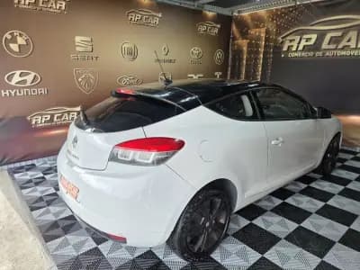 Vendo Renault Mégane Coupe 2011 - 7490 EUR, 258000 km - AUTO.MOTO.pt