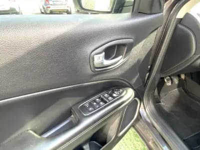 Vendo Jeep Compass 2017 - 16500 EUR, 93763 km - AUTO.MOTO.pt