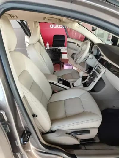 Sell Volvo XC 70 2010 - 13250 EUR, 324000 km - AUTO.MOTO.pt