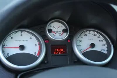 Sell Peugeot 207 2008 - 4250 EUR, 161000 km - AUTO.MOTO.pt