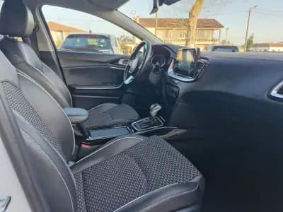 Vendo Kia Ceed SW 2023 - 23500 EUR, 82000 km - AUTO.MOTO.pt