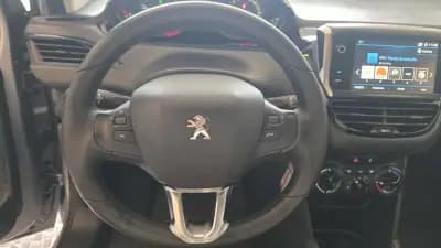 Sell Peugeot 208 2019 - 9900 EUR, 179951 km - AUTO.MOTO.pt