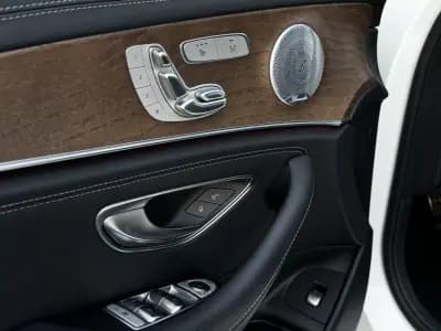 Sell Mercedes-Benz E 300 2019 - 33490 EUR, 105000 km - AUTO.MOTO.pt