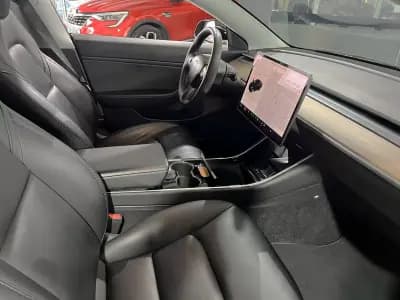 Vendo Tesla Model 3 2020 - 29700 EUR, 64646 km - AUTO.MOTO.pt