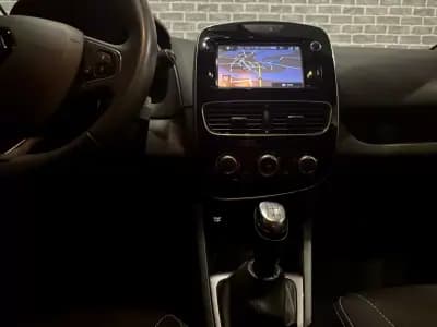 Vendo Renault Clio 2018 - 10999 EUR, 89000 km - AUTO.MOTO.pt