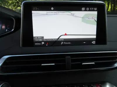 Vendo Peugeot 3008 2019 - 22990 EUR, 98000 km - AUTO.MOTO.pt