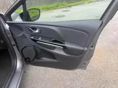 Vendo Renault Clio Sport Tourer 2014 - 7890 EUR, 179000 km - AUTO.MOTO.pt