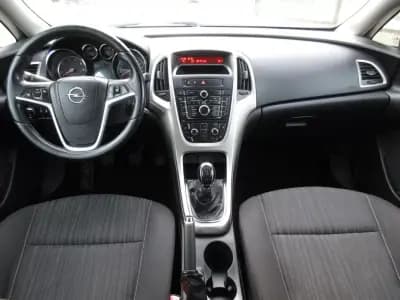 Sell Opel Astra Sports Tourer 2011 - 5990 EUR, 258000 km - AUTO.MOTO.pt