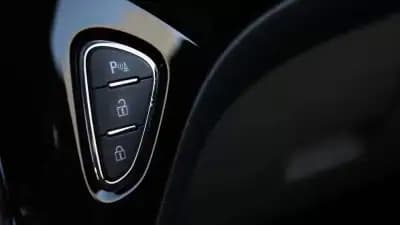 Sell Opel Adam 2016 - 11400 EUR, 62000 km - AUTO.MOTO.pt