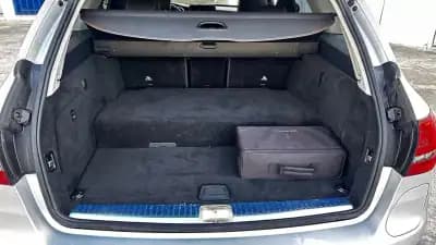 Vendo Mercedes-Benz C 300 2021 - 27500 EUR, 201000 km - AUTO.MOTO.pt