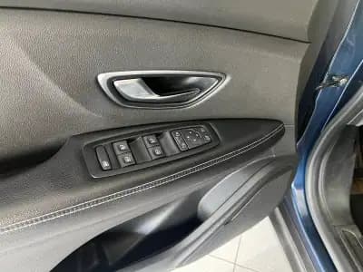 Sell Renault Scénic 2017 - 15800 EUR, 156509 km - AUTO.MOTO.pt