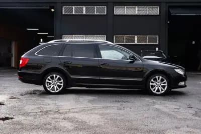 Vendo Skoda Superb Break 2011 - 7999 EUR, 290000 km - AUTO.MOTO.pt