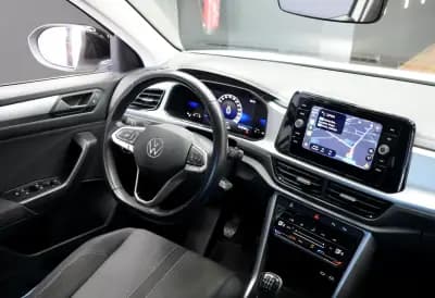 Vendo Volkswagen T-Roc 2023 - 21990 EUR, 70000 km - AUTO.MOTO.pt