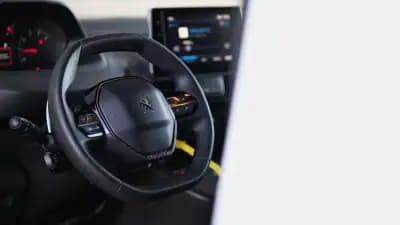 Vendo Peugeot Partner L2 caixa automática 130cv 2019 - 17900 EUR, 163000 km - AUTO.MOTO.pt