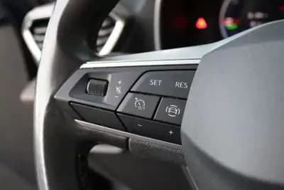 Vendo SEAT Leon 2021 - 18900 EUR, 136631 km - AUTO.MOTO.pt