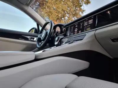 Vendo Porsche Panamera Sport Turismo 2018 - 84990 EUR, 147000 km - AUTO.MOTO.pt