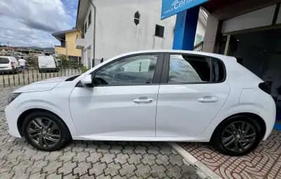 Vendo Peugeot 208 2022 - 15950 EUR, 71000 km - AUTO.MOTO.pt