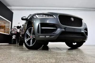 Sell Jaguar F-Pace 2018 - 33900 EUR, 70000 km - AUTO.MOTO.pt