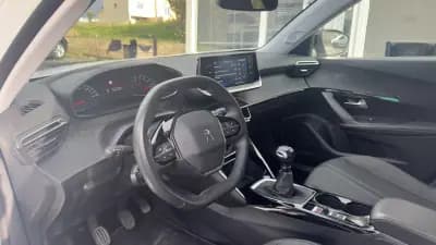 Vendo Peugeot 2008 2022 - 20900 EUR, 68000 km - AUTO.MOTO.pt