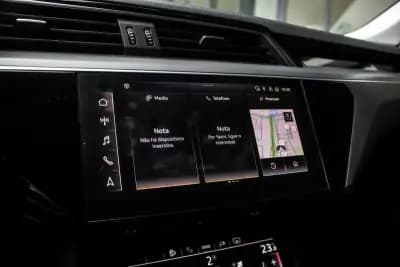 Vendo Audi Q8 e-Tron Sportback 2023 - 52900 EUR, 34353 km - AUTO.MOTO.pt