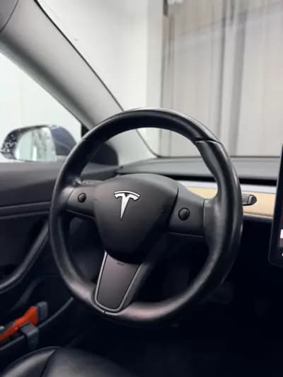 Vendo Tesla Model 3 2019 - 17750 EUR, 222000 km - AUTO.MOTO.pt