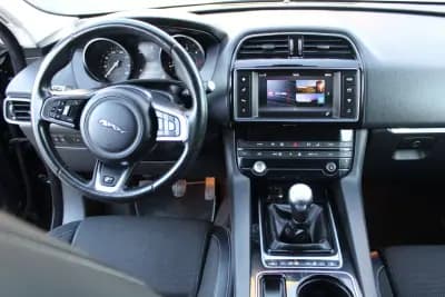 Vendo Jaguar F-Pace 2016 - 25900 EUR, 176000 km - AUTO.MOTO.pt